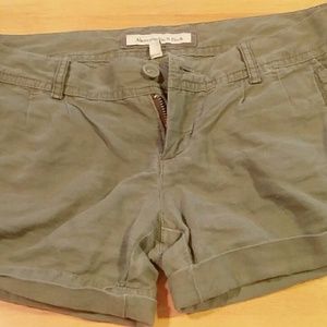 Abercrombie & Fitch military short shorts